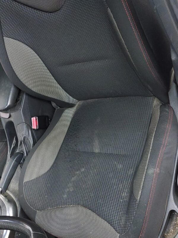 Kemijsko čišćenje sjedala u autu - prije