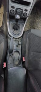 Kemijsko čišćenje plastika u autu - prije