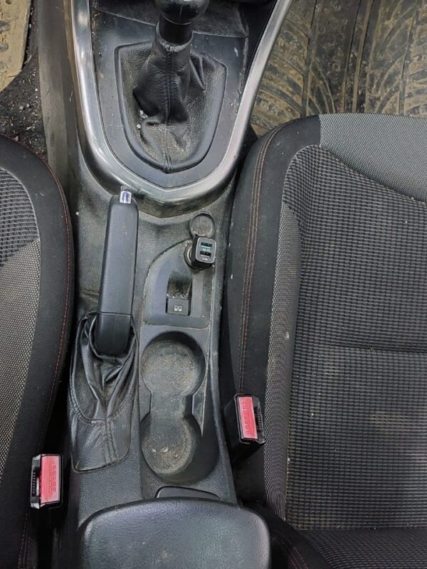 Kemijsko čišćenje plastika u autu - prije