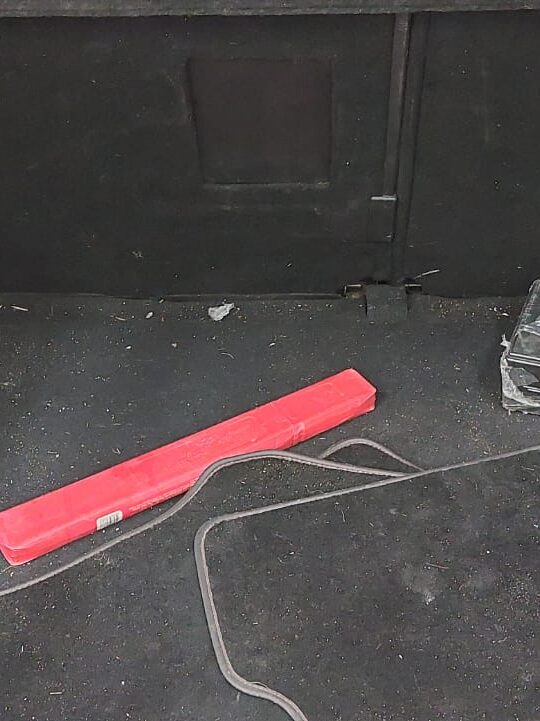 Kemijsko čišćenje gepekau autu - prije