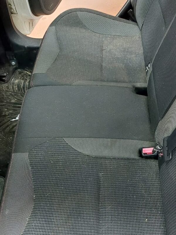 Kemijsko čišćenje sjedala u autu - prije