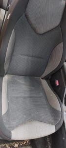 Kemijsko čišćenje sjedala u autu - prije