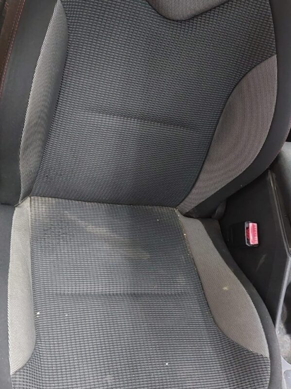 Kemijsko čišćenje sjedala u autu - prije