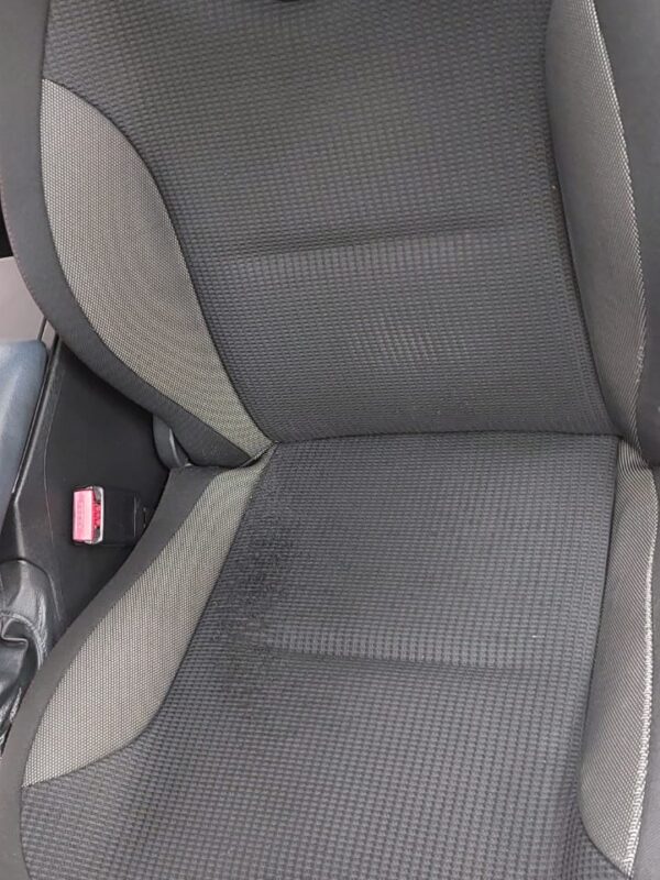 Kemijsko čišćenje sjedala u autu