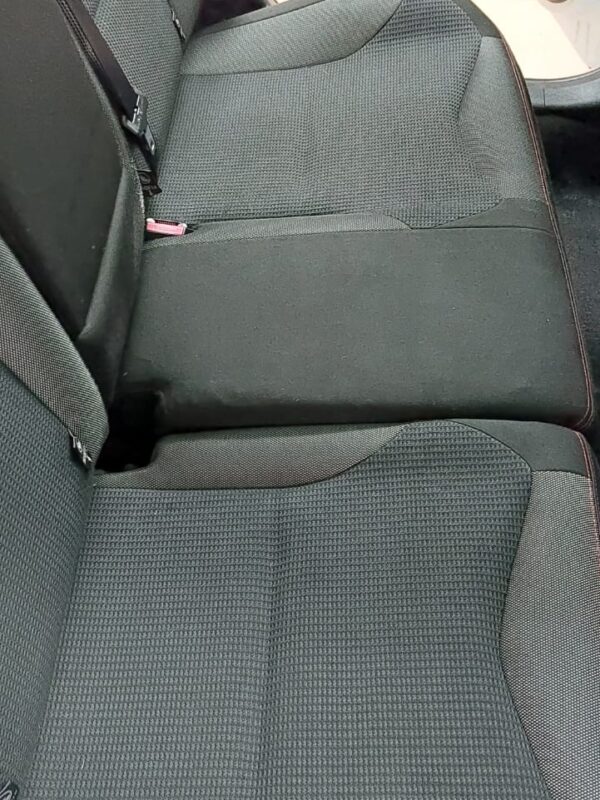 Kemijsko čišćenje sjedala u autu