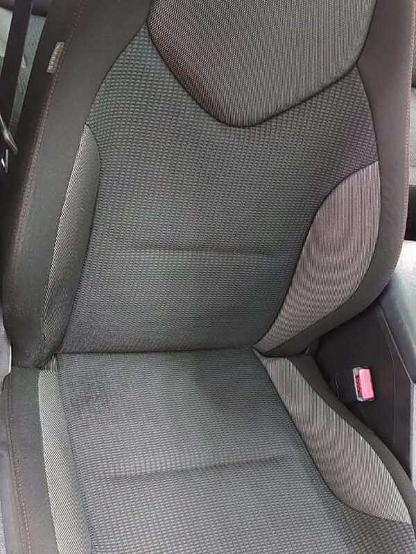 Kemijsko čišćenje sjedala u autu