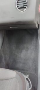 Kemijsko čišćenje poda u autu